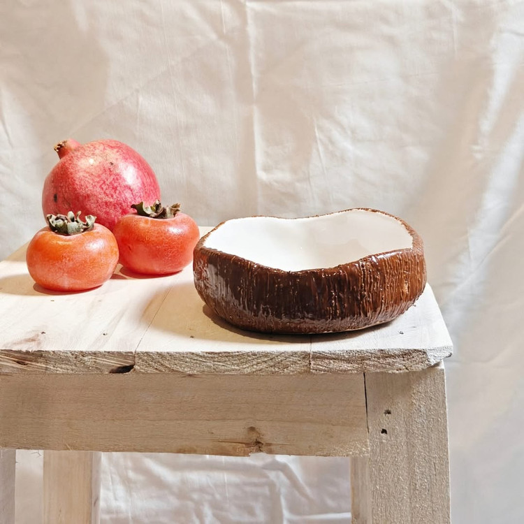 کاسه سرامیکی مدل نارگیل دستساز لعاب براق داخل سفید و خارج قهوه ای تولید ناب سرامیک