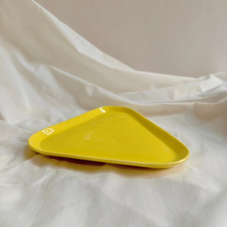 ظرف پذیرایی سرامیکی خاص و مدرن رنگ زرد از ناب سرامیک