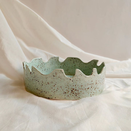 ظرف پذیرایی میوه خوری سرامیکی دستساز قطر ۳۰ سانتیمتر خاص و تک نسخه از ناب سرامیک