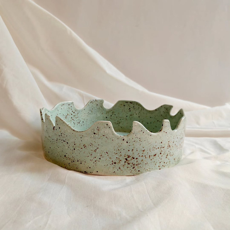 ظرف پذیرایی میوه خوری سرامیکی دستساز قطر ۳۰ سانتیمتر خاص و تک نسخه از ناب سرامیک