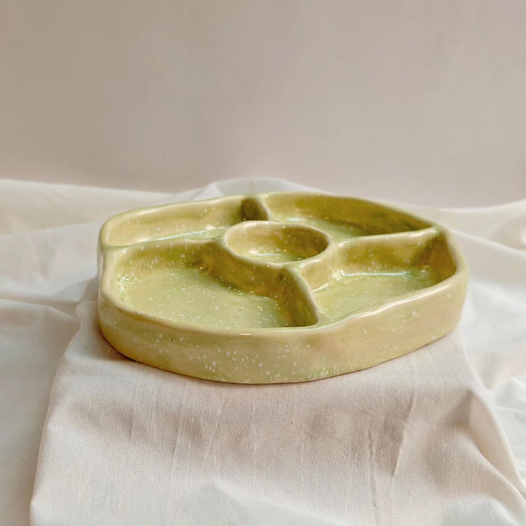 ظرف تنقلات و اردوخوری سرامیکی دستساز رنگ سبز روشن مدل 5 قسمتی از ناب سرامیک