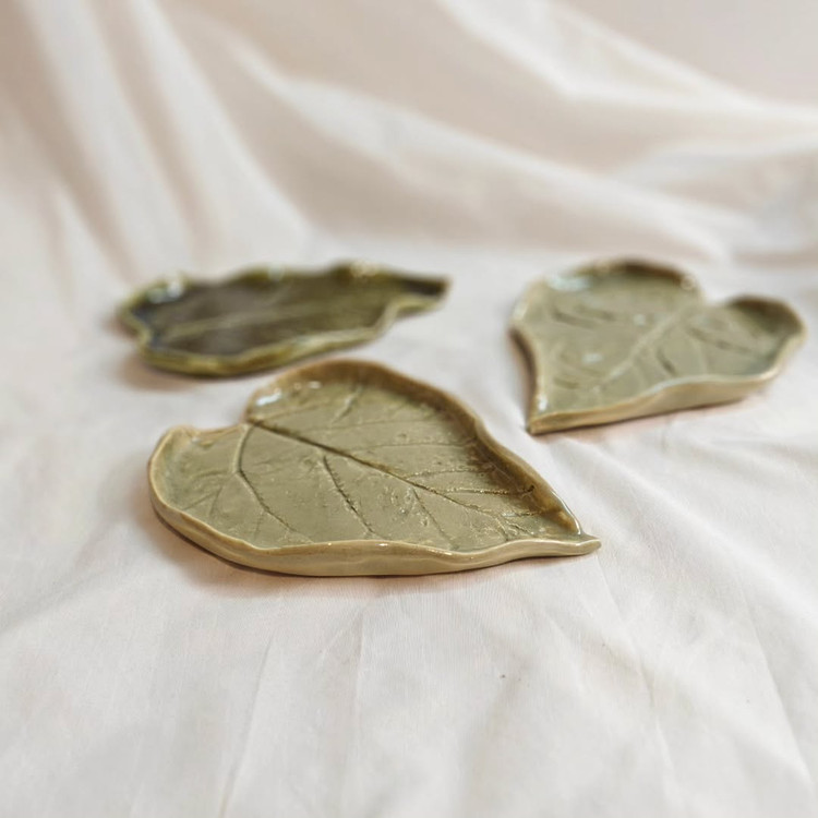 ظرف سرامیکی خاص طرح برگ مناسب هدیه از ناب سرامیک