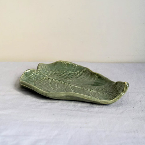 شیرینی خوری سرامیکی مدل برگ دستساز رنگ سبز از برند ناب سرامیک