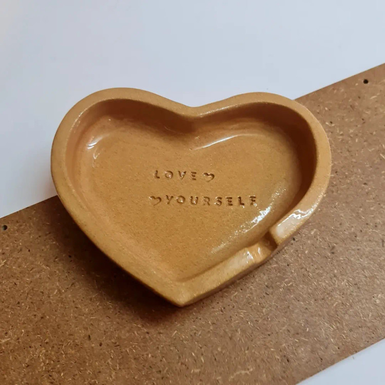 زیرسیگاری سرامیکی خاص مدل قلبی