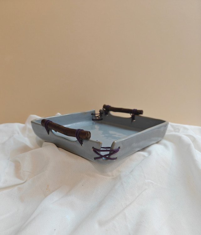 ظرف پذیرایی سرامیکی دستساز مدل مربعی تریین با چوب و کنف تولید ناب سرامیک