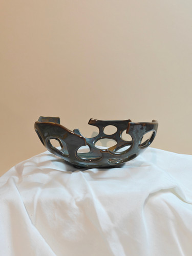 میوه خوری سرامیکی دستساز مدل مشبک بسیار خاص و مدرن مناسب دکوراسیون مینیمال از ناب سرامیک