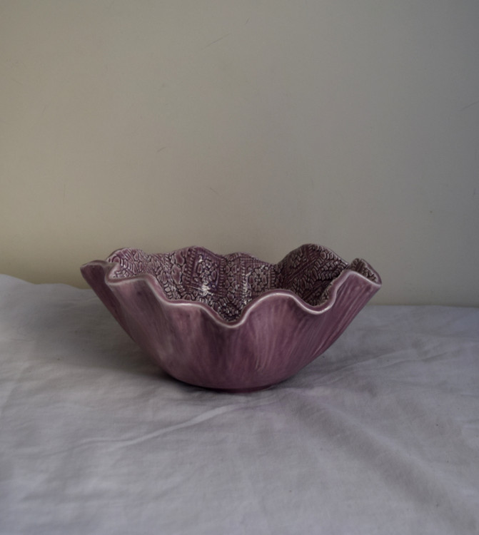 کاسه سرامیکی دفورمه داخل برجسته رنگ یاسی از ناب سرامیک