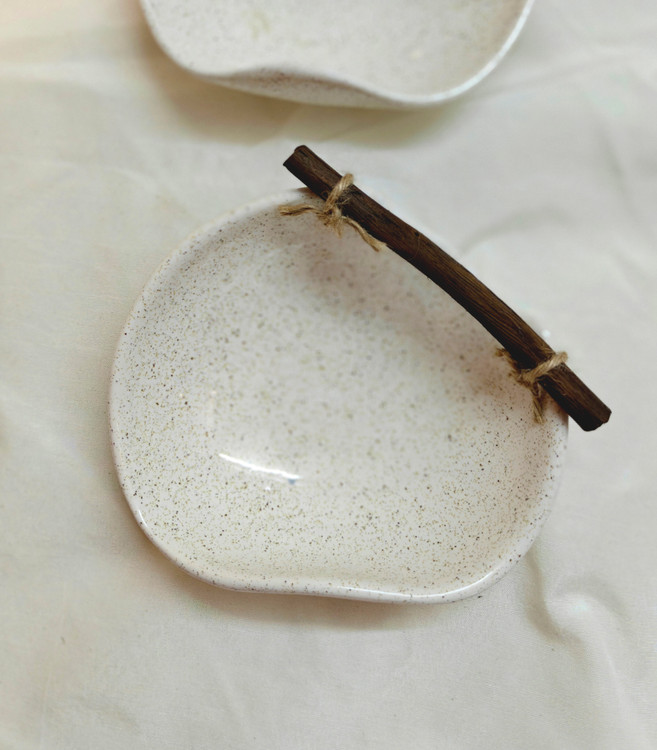 نمای بالای گاسه سرامیکی دفورمه و دستساز ناب سرامیک