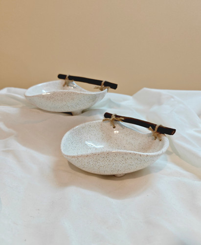 شکلات خوری سرامیکی مدل دفورمه دستساز تزیین شده با چوب ناب سرامیک