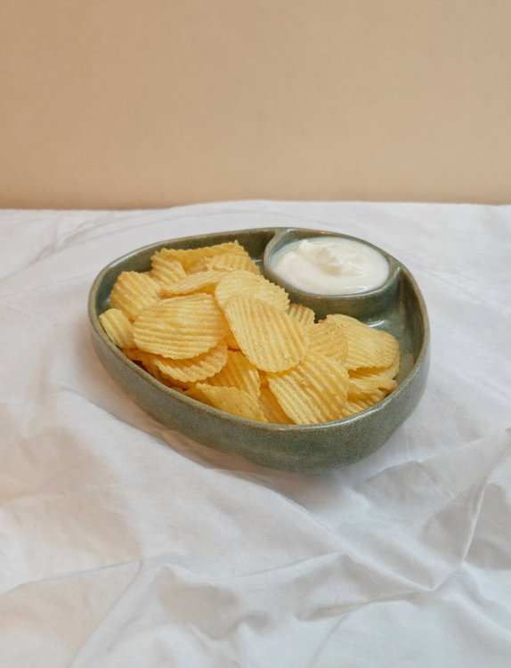 ظرف چیپس خوری و اردو خوری سرامیکی دستساز دارای فضای سس و ماست رنگ سبز