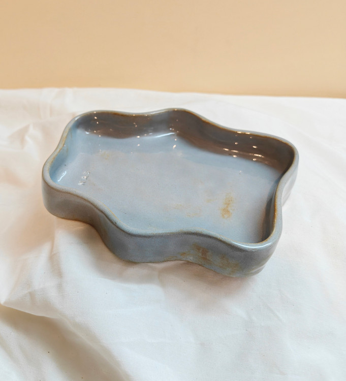 ظرف پذیرایی سرامیکی دستساز لعاب آبی بافت دار مناسی سرو میوه و سالاد از ناب سرامیک