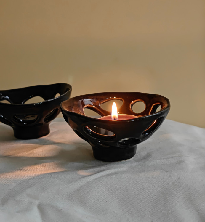 جاشمعی سرامیکی دستساز مدل مشبک خاص و مینیمال از برند ناب سرامیک