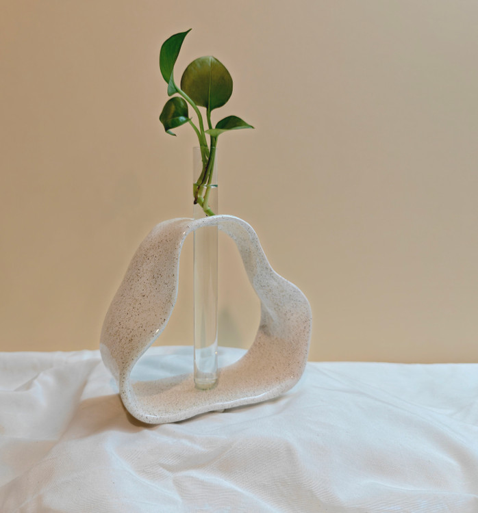گلدان سرامیکی دفورمه خاص و تک نسخه از ناب سرامیک