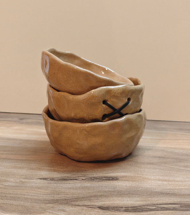 کاسه سرامیکی دستساز مدل پینچ رنگ سفالی مناسب دکوراسیون و مصرفی از ناب سرامیک