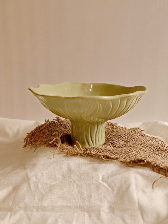 میوه خوری سرامیکی دستساز رنگ سبز مدل پایه دار
